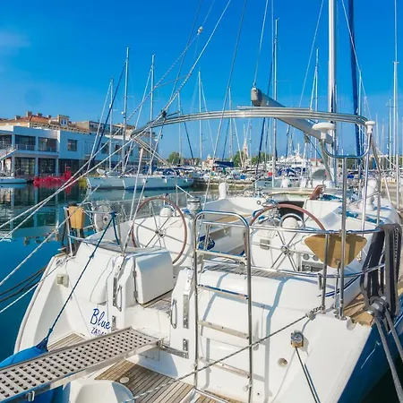 Botel Blue Star
