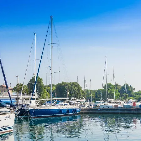 Blue Star Botel *