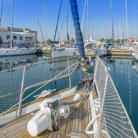 Blue Star Botel *