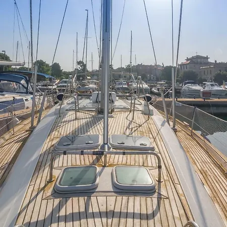 Botel Blue Star